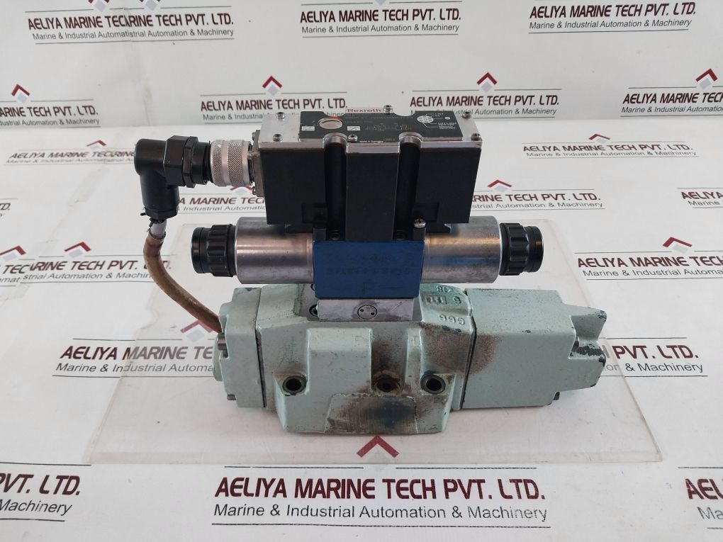 Rexroth R900925484 Hydraulic Valve Assembly