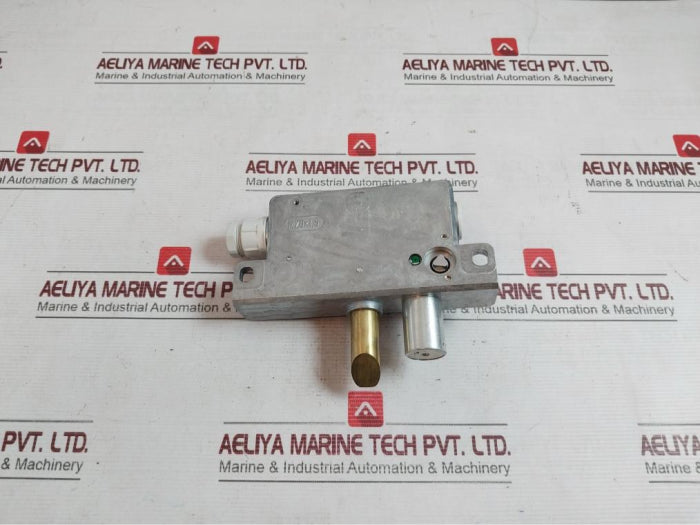 Schmersal Av15Lhe4X35U Door Locking Device 101087534, Sk-23050211, Eu-dl 059