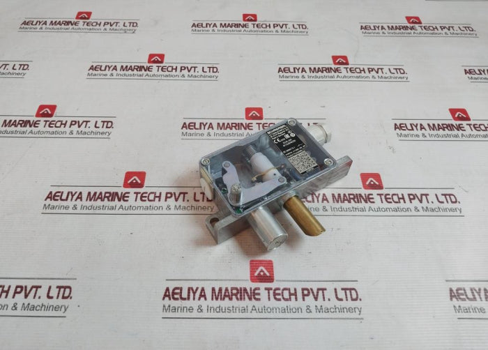 Schmersal Av15Lhe4X35U Door Locking Device 101087534, Sk-23050211, Eu-dl 059