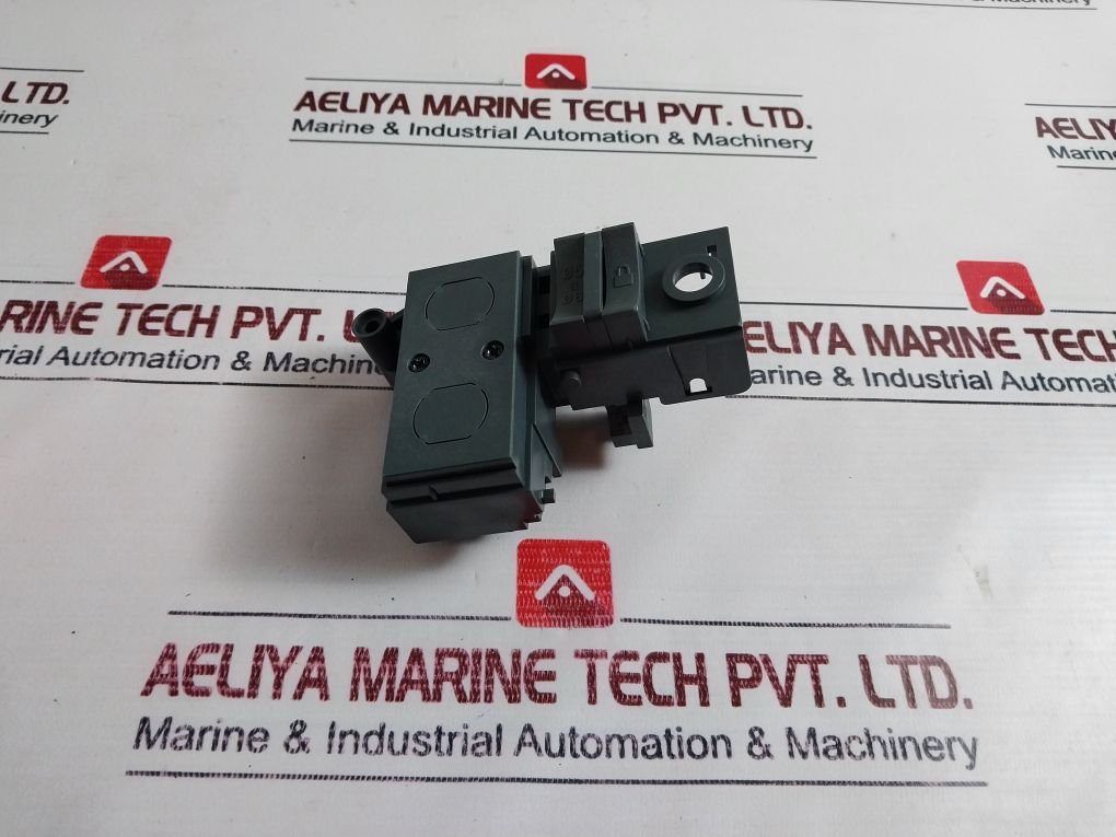 Schneider Electric 48539 Actuator Lock Switch P-14423