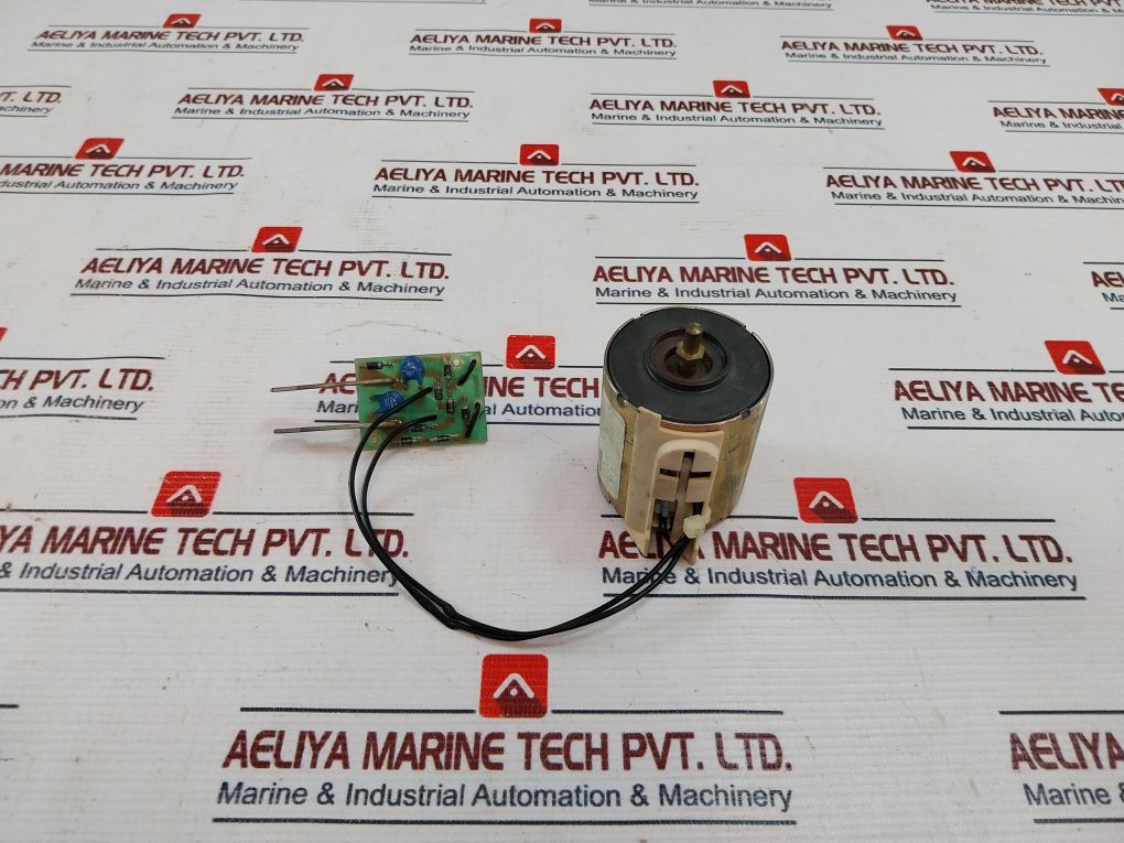 Schneider Electric 685 658 Circuit Breaker Accessory 220/250V