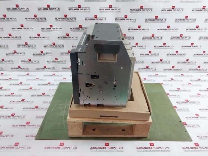 Schneider Electric Lv833163 Pole Drawout For Acb Circuit Breaker Masterpact Mtz