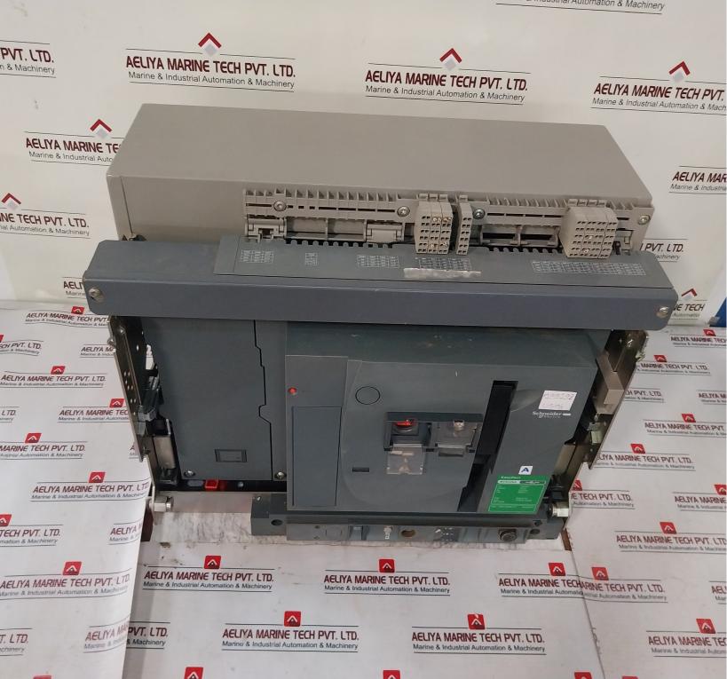 Schneider Electric Mvs32Na Circuit Breaker 4-pole 3200A 690V Ac