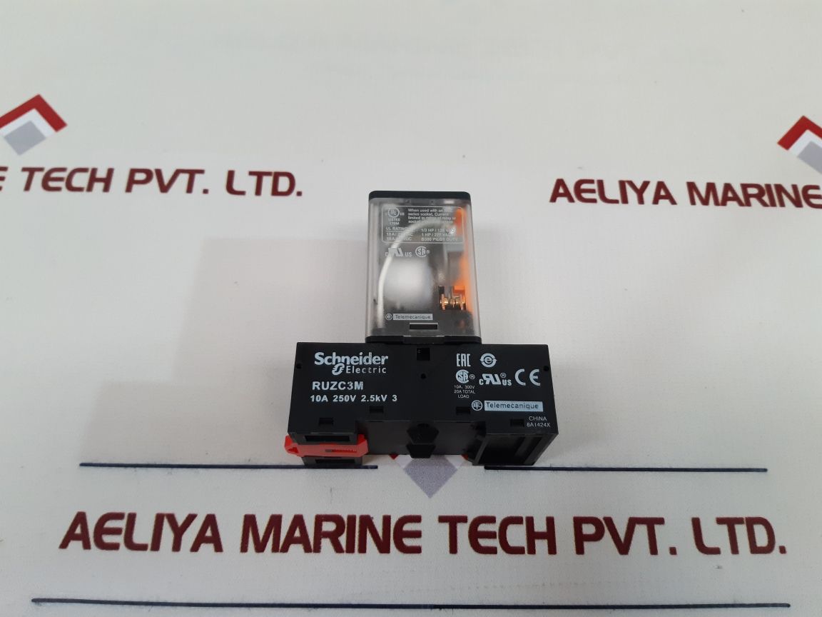 Schneider Rumc32Bd Relay With Ruzc3M Base 24 Vdc