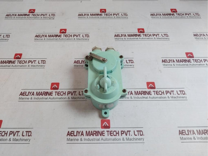 Senko Guchi Simr 3 Pins W.T.Receptacle W/Switch 250V 5A 