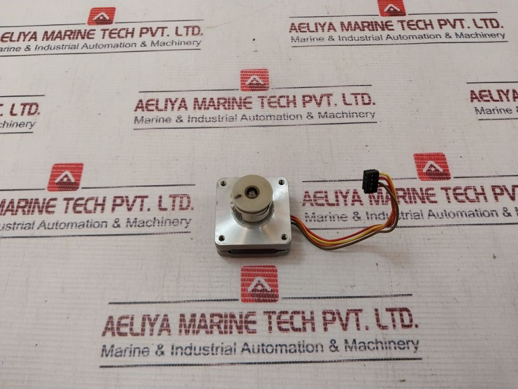 Shinano Kenshi Sth-39C013-01 Stepper Motor 05120