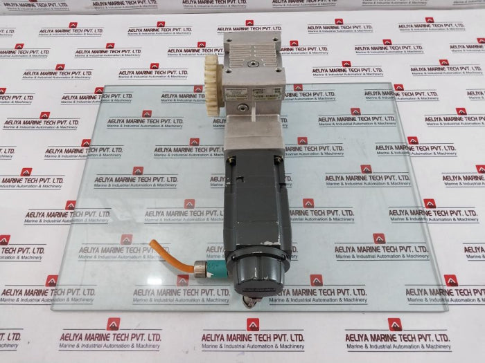 Siemens 1P 1Fk7042-2Af71-1Ch1 Synchronous Motor With 58 03 050 Gear Reducer