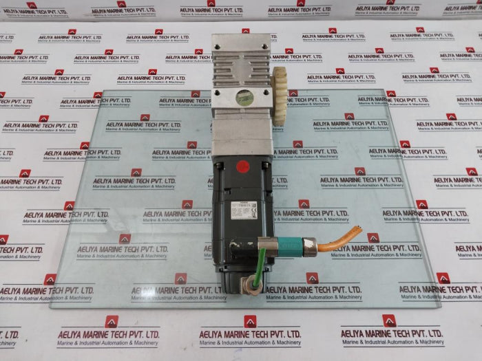 Siemens 1P 1Fk7042-2Af71-1Ch1 Synchronous Motor With 58 03 050 Gear Reducer