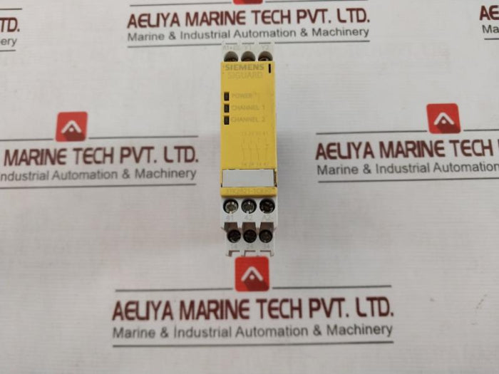 Siemens 3Tk2821-1Cb30 Sirius Safety Relay With Enabling Circuit 300V