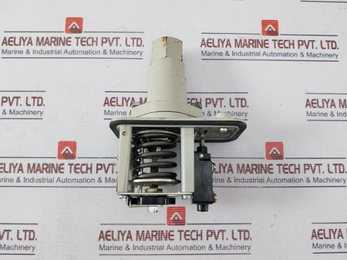 Siemens 6Kc3104-0A Pressure Switch 380V Vde 0660 10A, 500V