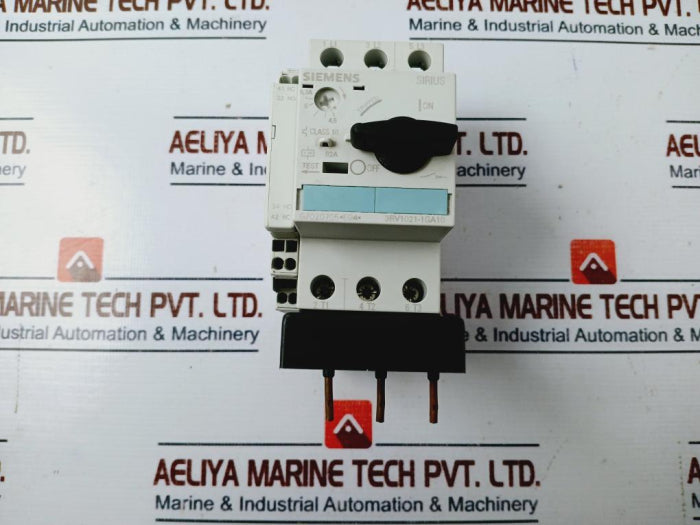 Siemens Sirius 3Rv1021-1Ga10 Circuit Breaker W/ Auxiliary Switch 3Rv1901-2A 