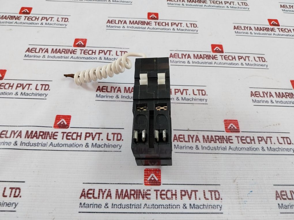 Square D Qo215Gfi Ground-fault Circuit Breaker 15A 2-pole