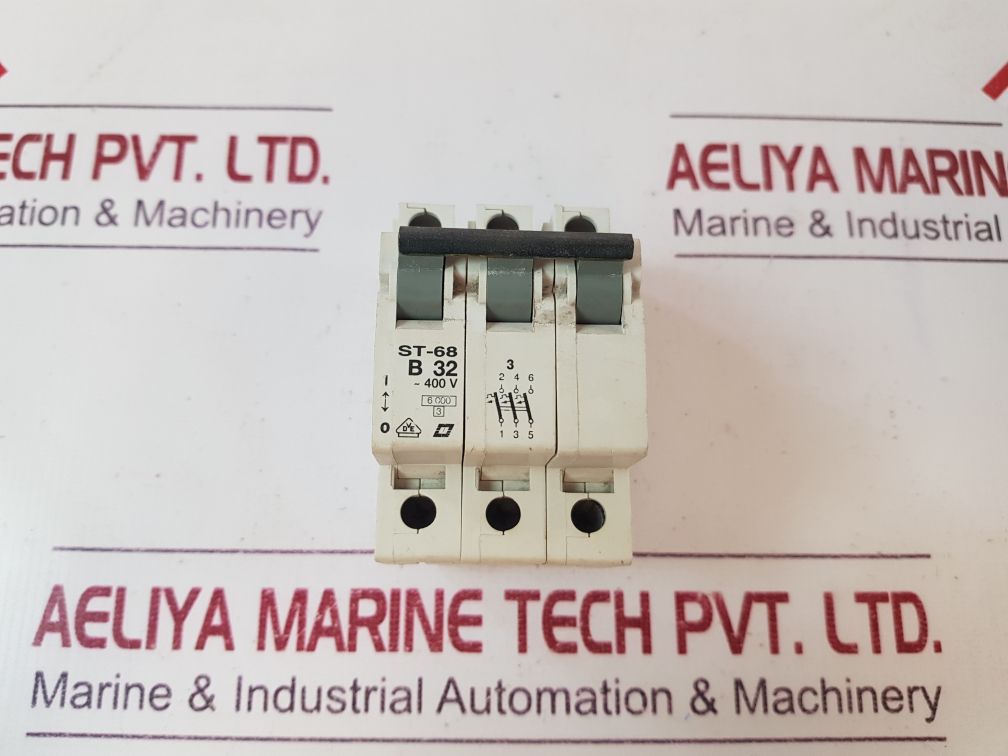 St-68 B32 Circuit Breaker