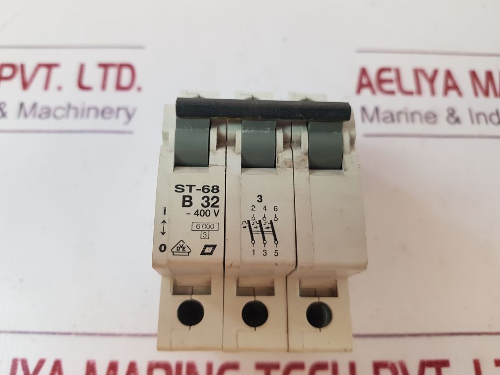 St-68 B32 Circuit Breaker