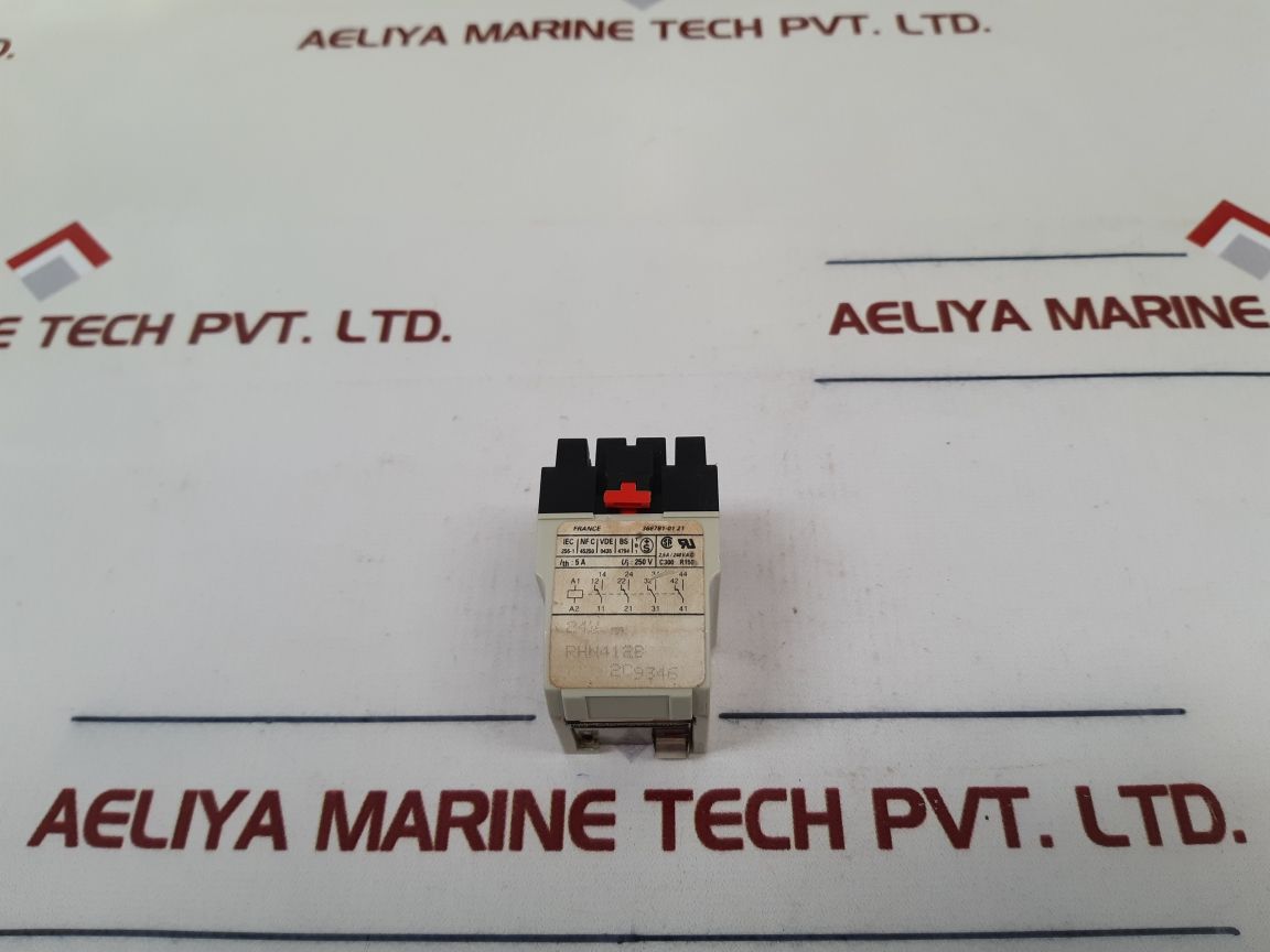 Telemecanique Rhn412B Switching Relay 24V