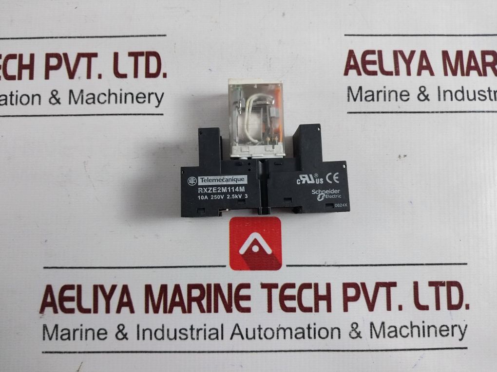 Telemecanique Rxm4Ab2P7 Relay With Socket Rxze2M114M