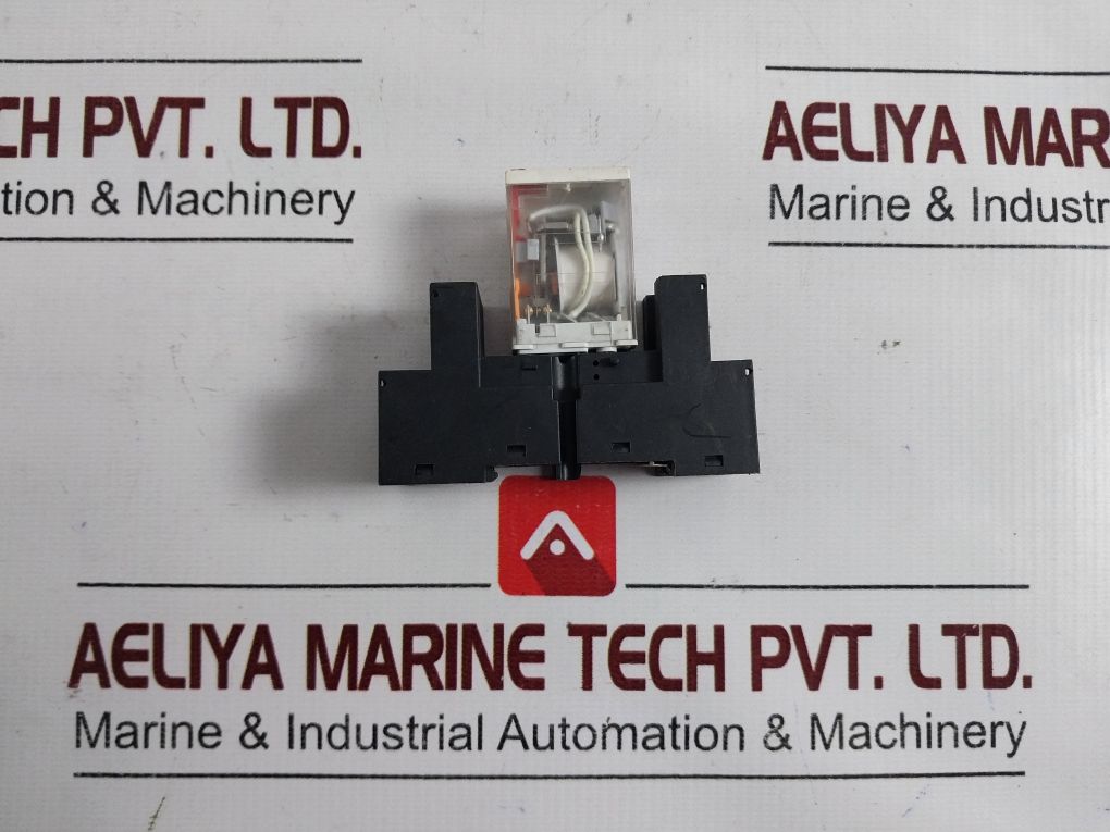 Telemecanique Rxm4Ab2P7 Relay With Socket Rxze2M114M