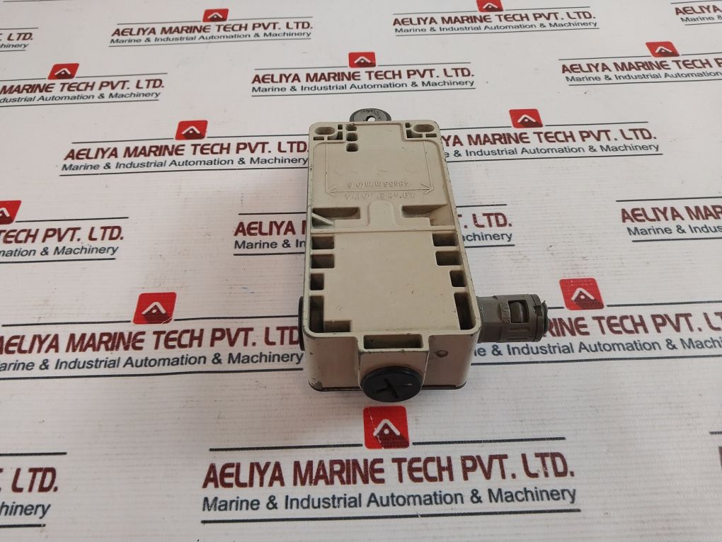 Telemecanique Xy2-ch Emergency Stop Rope Pull Switch 3A 500V