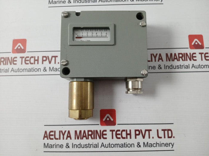 trafag-900-2377-903-electromechanical-pressure-switch-0-6-bar-kg-cm2