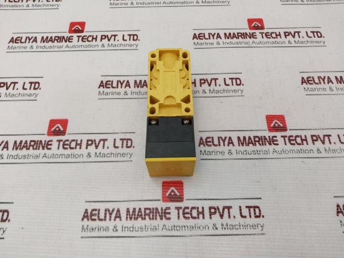 Turck Bi15-cp40-ad4X Proximity Sensor 10…65 Vdc