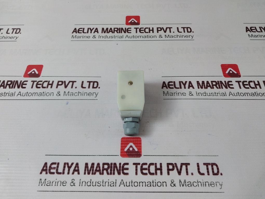 Vickers Ehh-amp-702-c-20 Power Plug Connector