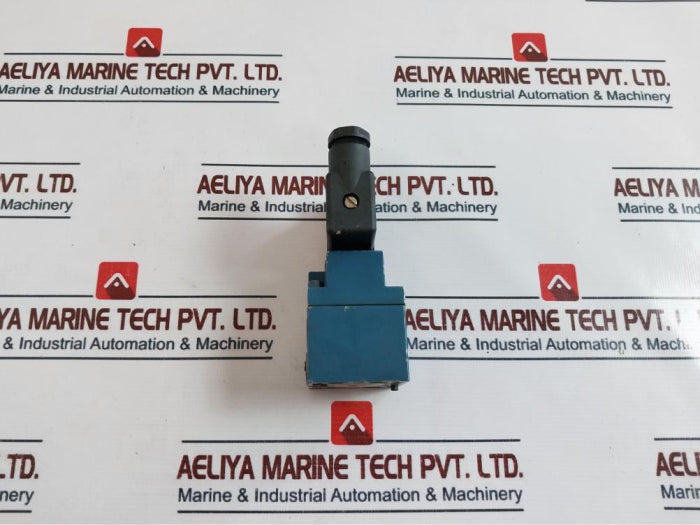 Wabco 3722250220 Pneumatic Valve 542 030 922 0