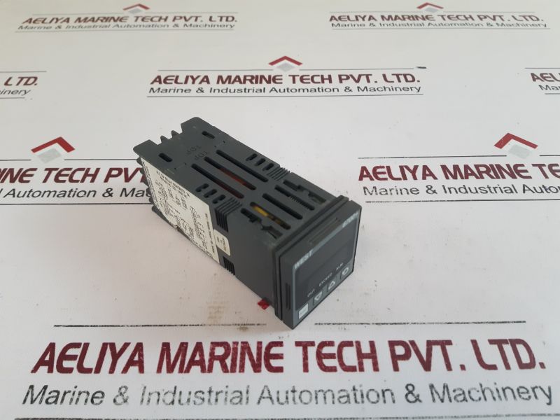 West 6700+ Temperature Controller P6700