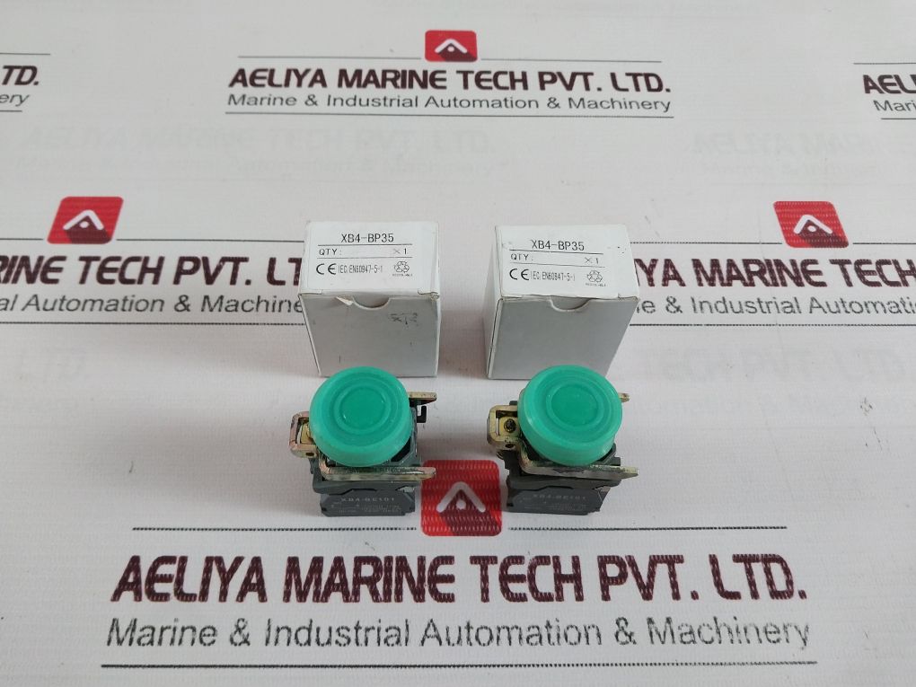 Lot Of 5X Xb4-bp35 Iec/En60947-5-1 Push Button Switch Xb4-be101