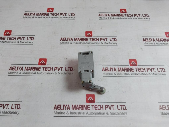 Yamatake-honeywell 1Ls1-j Micro Limit Switch 1/2Hp-125Vac 650-000.016