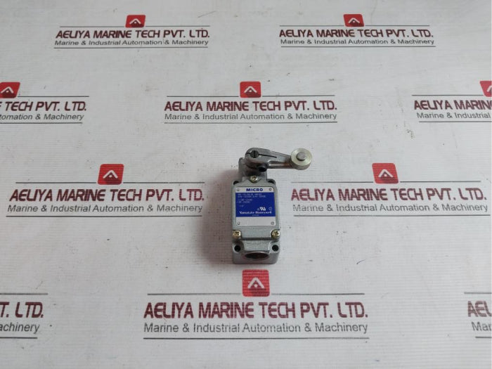 Yamatake-honeywell 1Ls1-j Micro Limit Switch 1/2Hp-125Vac 650-000.016