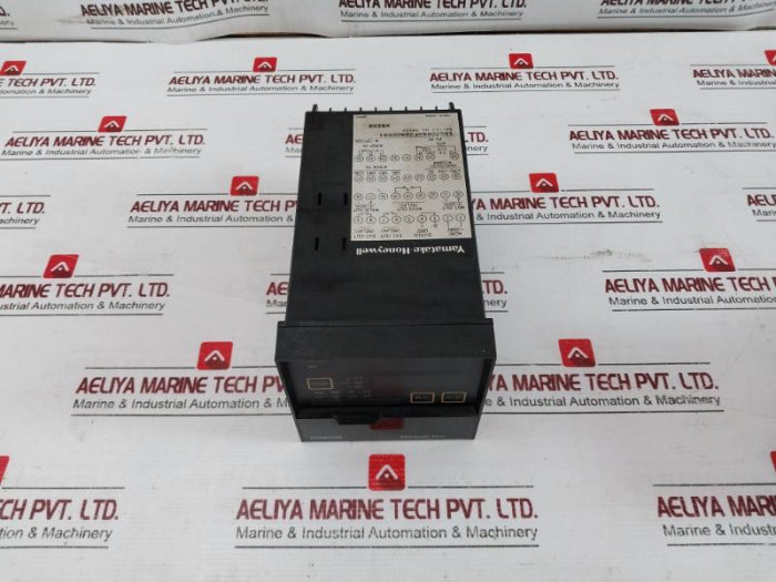 Yamatake-honeywell Sdc200 Digital Temperature Controller Sdc2005Gf38A00001 X9208