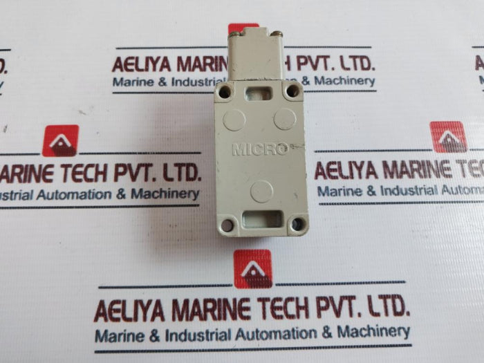 Yamatake 1Ls1-j Micro Limit Switch 480Vac