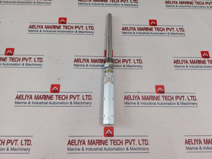 Yamazaki Keiryoki Yks-807 Thermometer With Metal Protective Tube 0-600°C