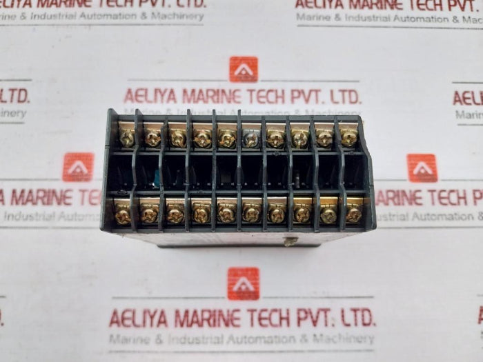 Yokogawa Um330 Digital Temperature Indicator 100-240Vac 20Va Max 10Vdc Input